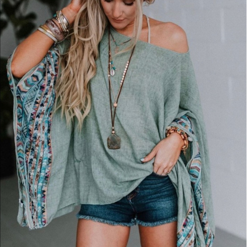 Kimono one size beautiful Embroidered sleeves NWOT